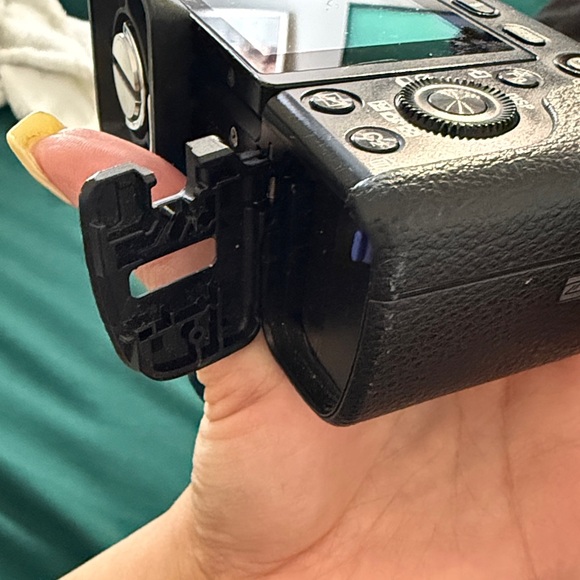 Sony Black Mirrorless Digital Camera a6000 - Picture 4 of 5